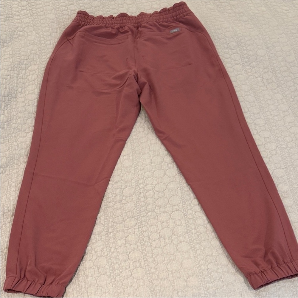 MATCHING SET Figs Oran top and Regina joggers - Mauve - Picture 11 of 11